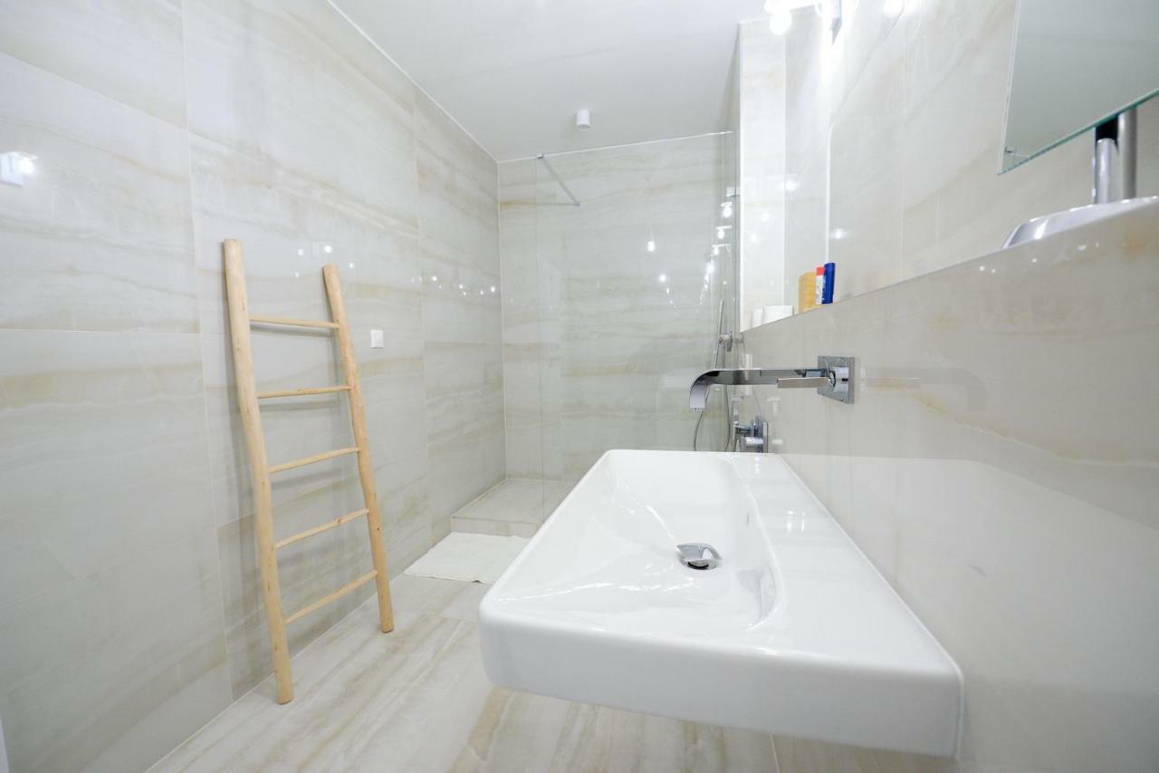 Center Aupark Apartment Piest'any Buitenkant foto